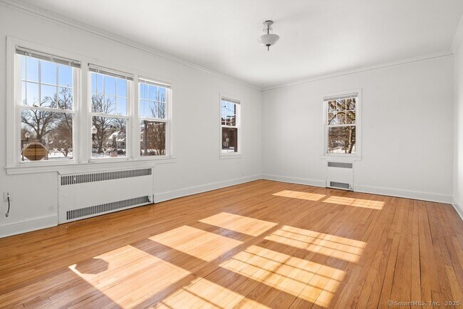 Building Photo - 684 Farmington Ave