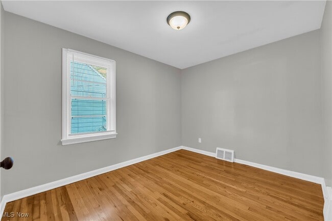 Building Photo - 25730 Shoreview Ave