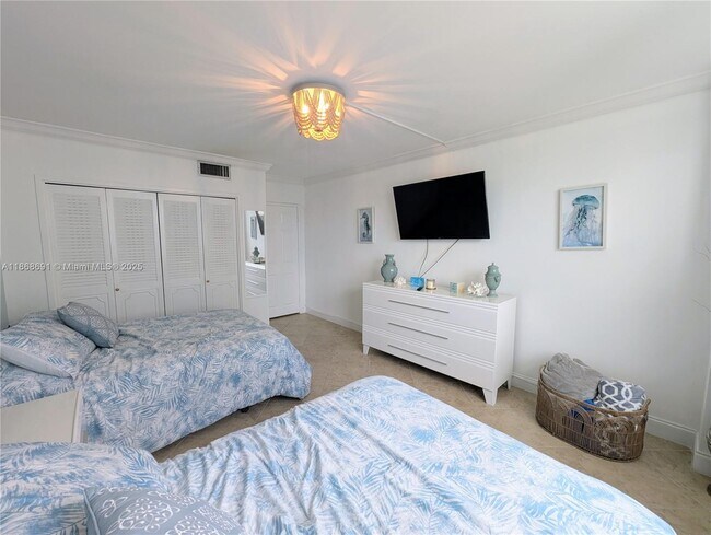 Building Photo - 3725 S Ocean Dr