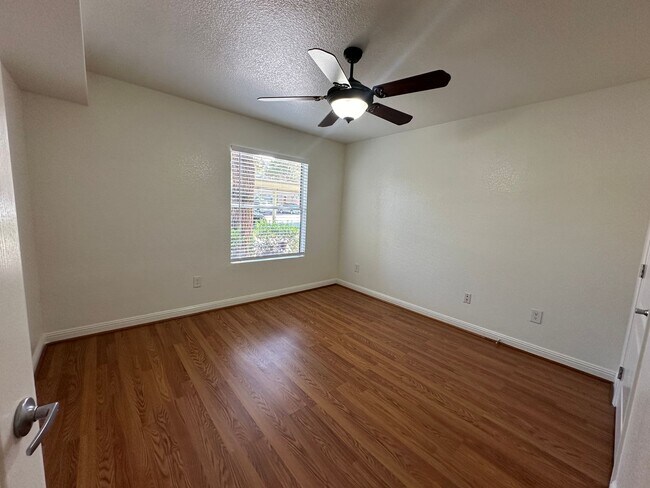 Building Photo - 5055 W Hacienda Ave
