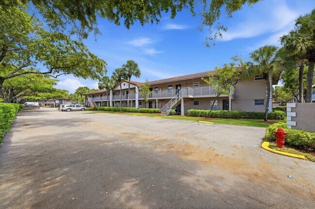 Building Photo - 8820 Royal Palm Blvd