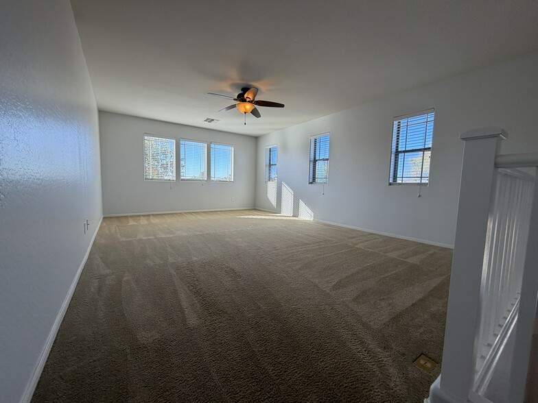 Oversized Loft - 15642 W Devonshire Ave