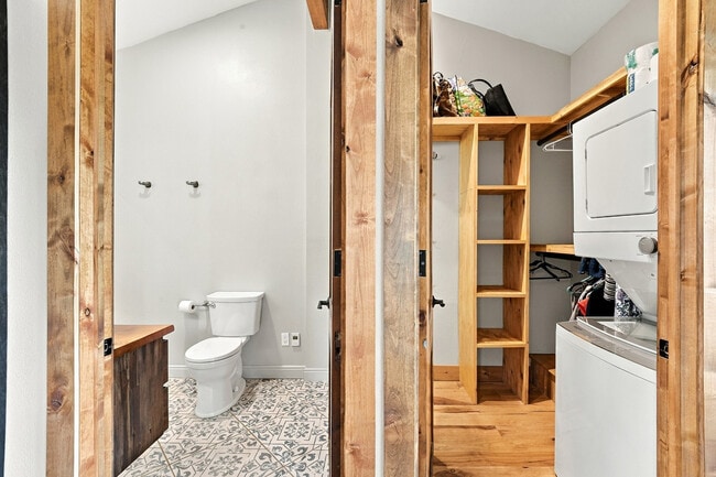 Building Photo - 9165 Jill Dr