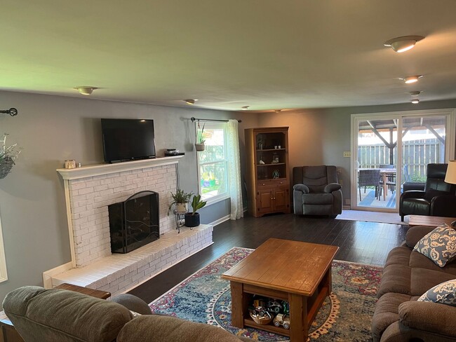 Building Photo - Ranch House in Sharonville