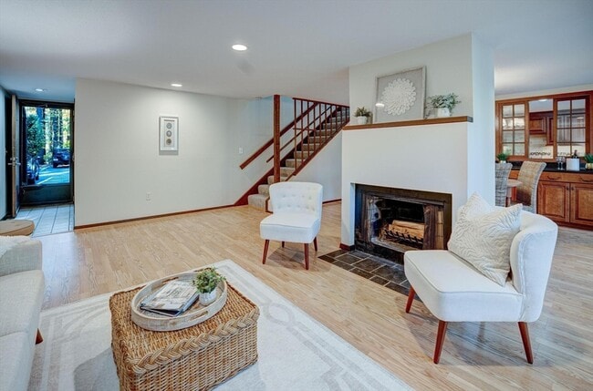 Building Photo - 546 Great Elm Way