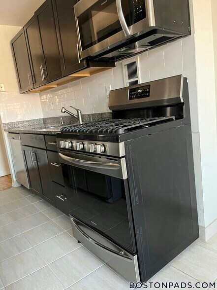 Building Photo - 185 Freeman St