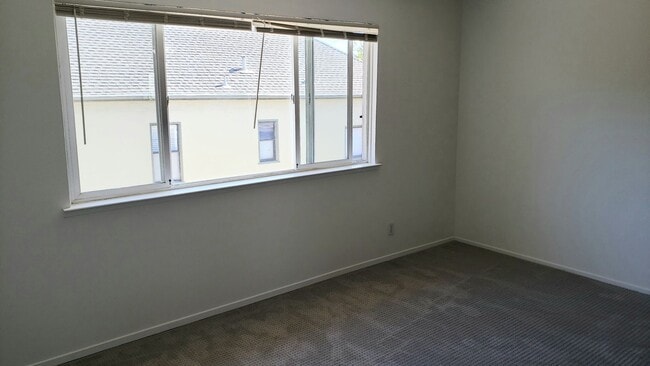 Building Photo - San Antonio Ave.