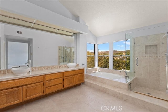 Building Photo - 3 Mantenida