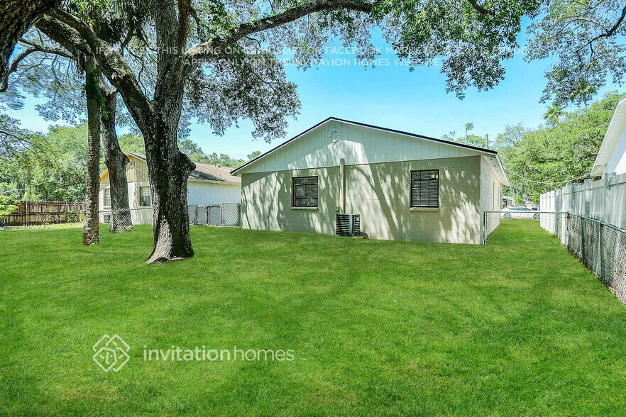 Building Photo - 6330 S Selbourne Ave