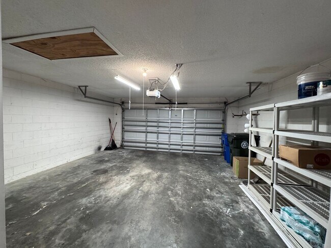 Building Photo - Comfortable 3/2 in Alafaya Woods, Oviedo