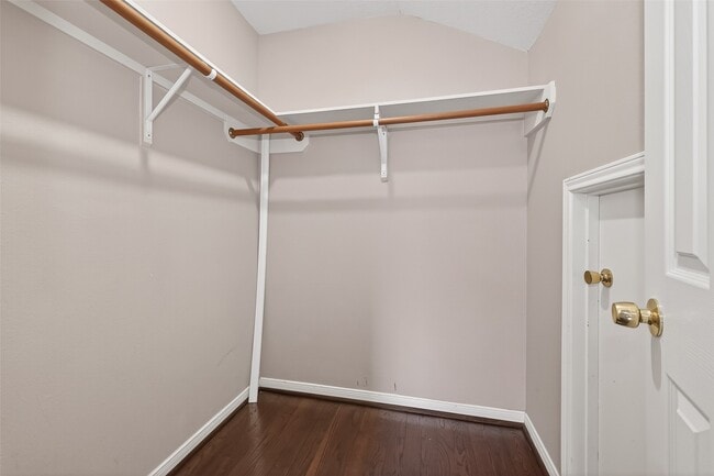 Building Photo - 20018 Beechview Ln