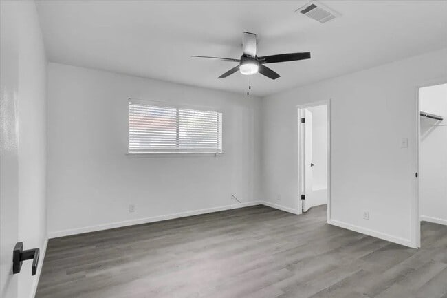 Building Photo - 108 Sparrow Way