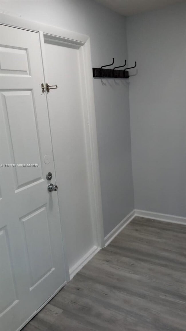 Building Photo - 9375 Fontainebleau Blvd