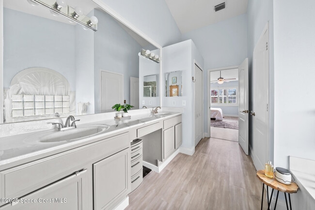 Building Photo - 2631 Canterbury Cir