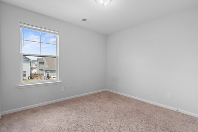 Building Photo - 837 Peony Ln