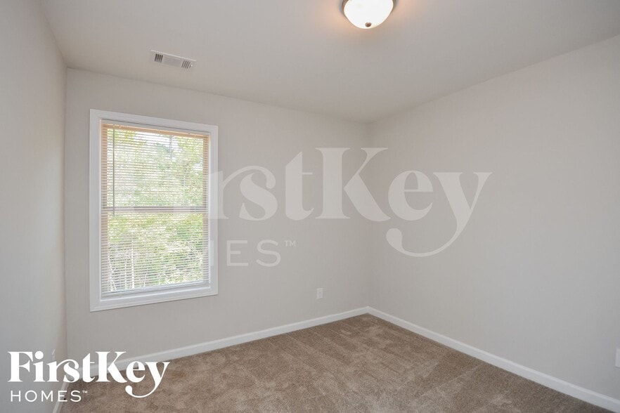 Building Photo - 145 Ascott Trace