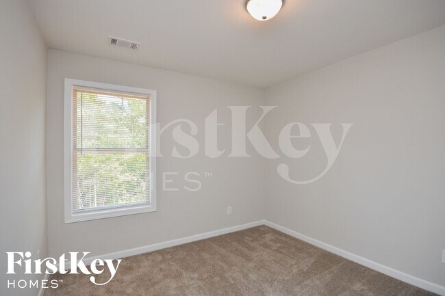 Building Photo - 145 Ascott Trace