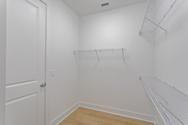 Building Photo - 13559 Artisan Cir
