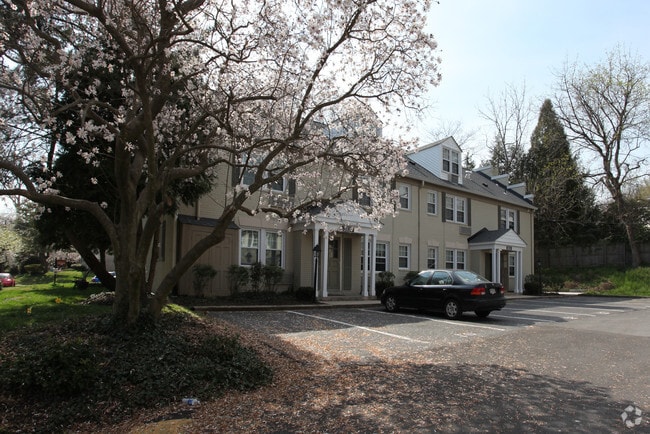 Building Photo - Newdale Mews Apartments