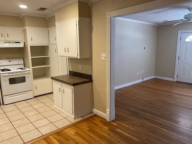 Building Photo - Pre-Leasing 3 bed 2 bath Move In Ready! Close to Texas Tech!!
