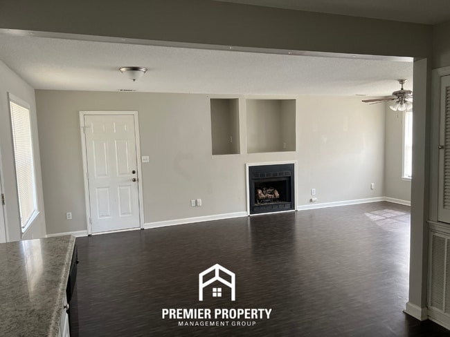 Building Photo - Charming 3BR/2BA Home in Huntsville | Hardwood Floors, Fireplace & 2-Car Garage