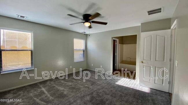 Building Photo - 721 W Flaming Arrow Dr