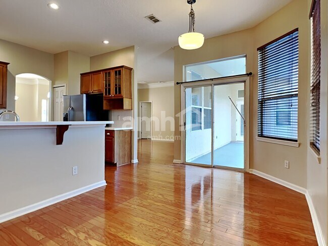 Building Photo - 821 Templeton Ln