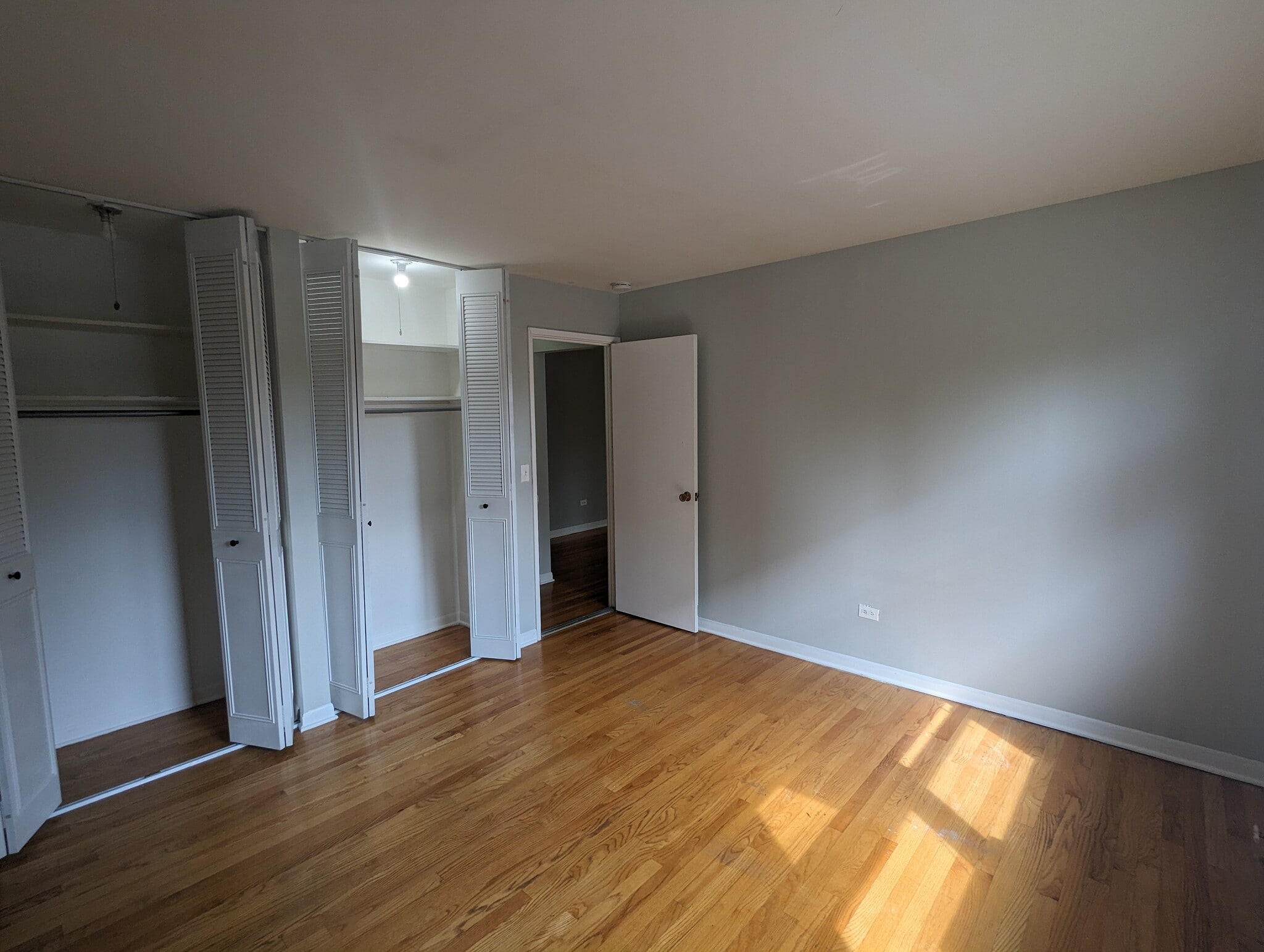 Building Photo - 502 W Briar Pl
