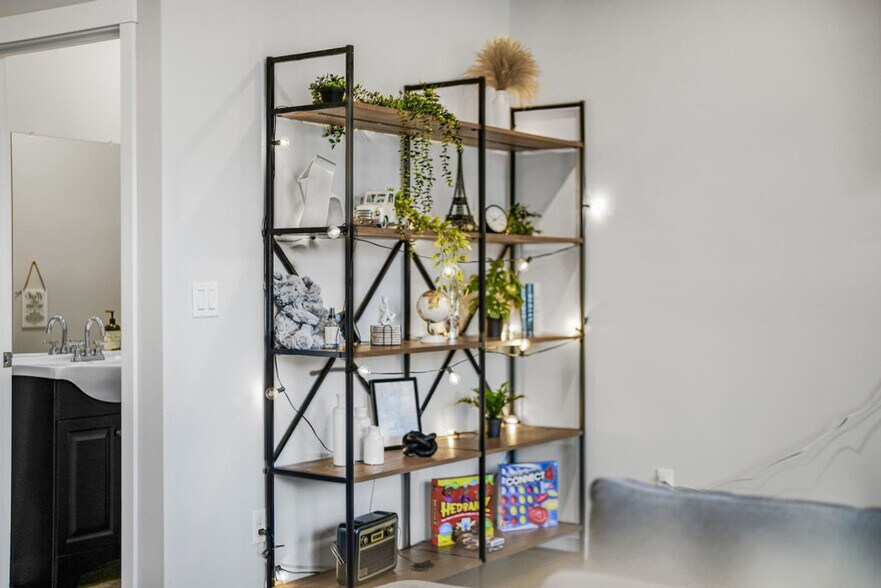 Building Photo - 2702 E 33rd St