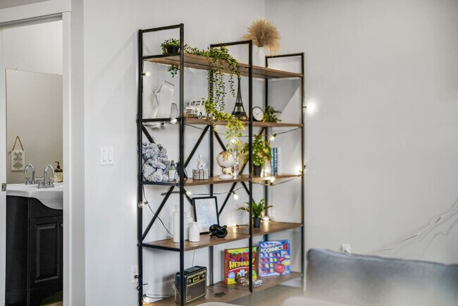 Building Photo - 2702 E 33rd St