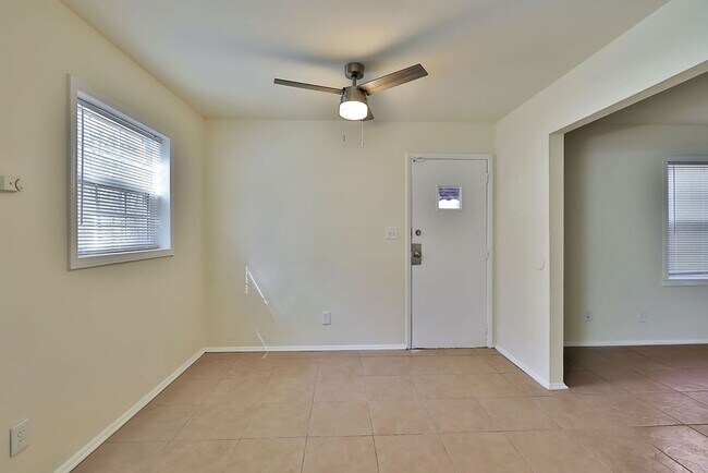 Building Photo - Newly Renovated Duplex