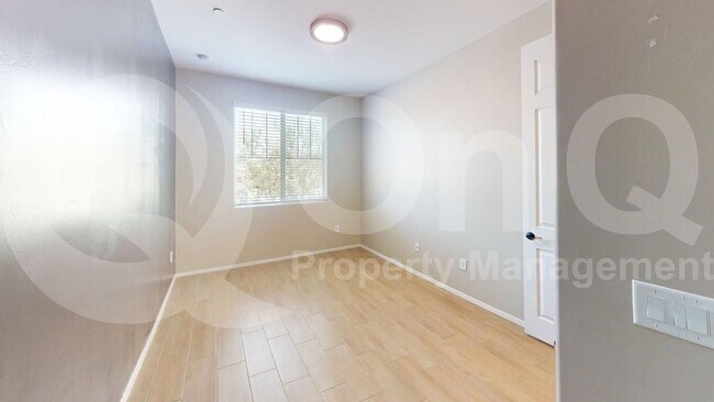 Building Photo - 10587 W Chadwick Dr