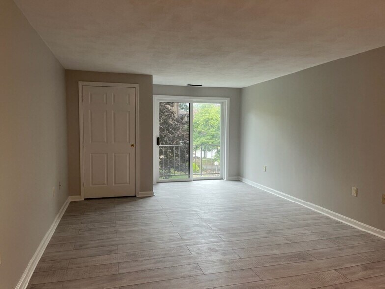 Building Photo - 8 Ledgewood Way