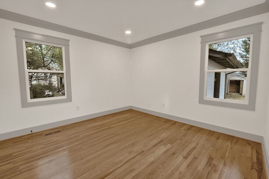 Building Photo - 609 Cobb St