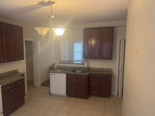 Building Photo - 293 School St