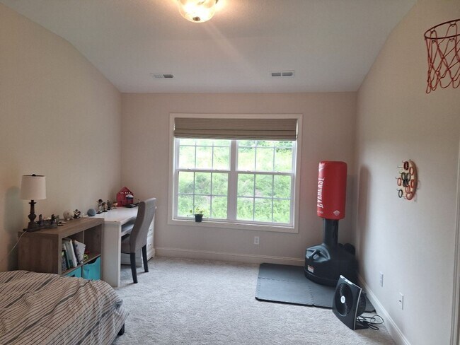 Building Photo - Beautify Brick 3 yr old Build in West Knoxville. No pets.