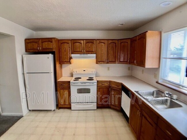 Building Photo - 1891 N Hill Field Rd