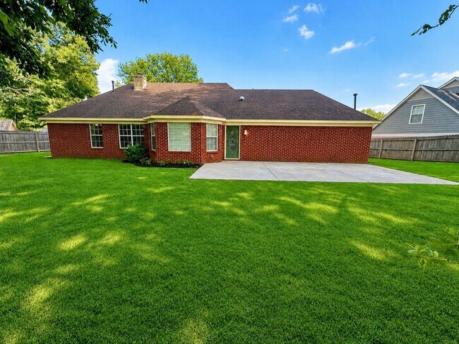 Building Photo - 3211 Shadow Green Ln