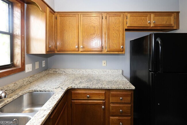 Building Photo - 5461 Park Pl S
