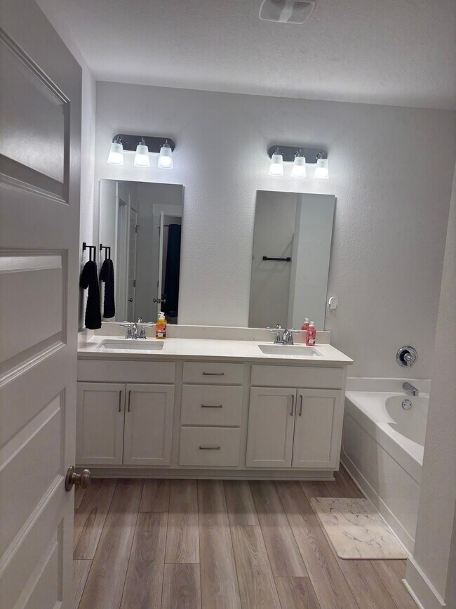 Building Photo - 9630 Willet Wy