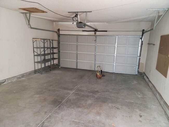 Building Photo - Move in Special see AD