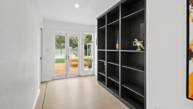 Building Photo - 1819 Cedar St