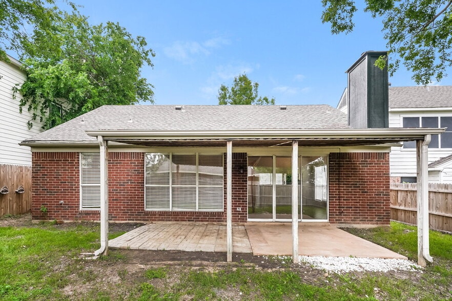 Building Photo - 4653 Feathercrest Dr
