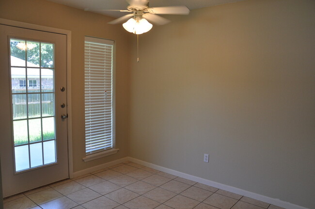 Building Photo - COMING SOON! Updated 3 Bedroom in Lindale ...