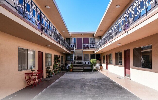 Building Photo - Monterey Apts