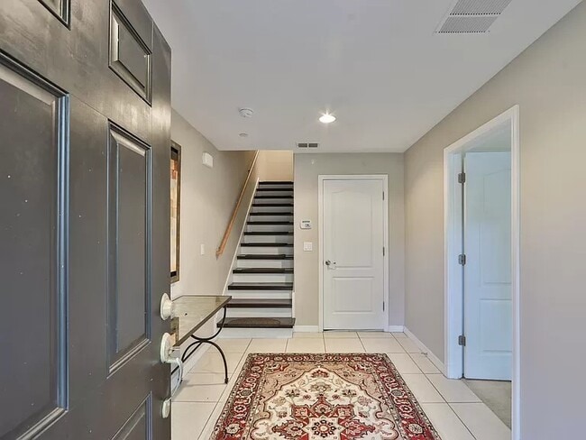 Building Photo - 10144 Arbor Run Dr