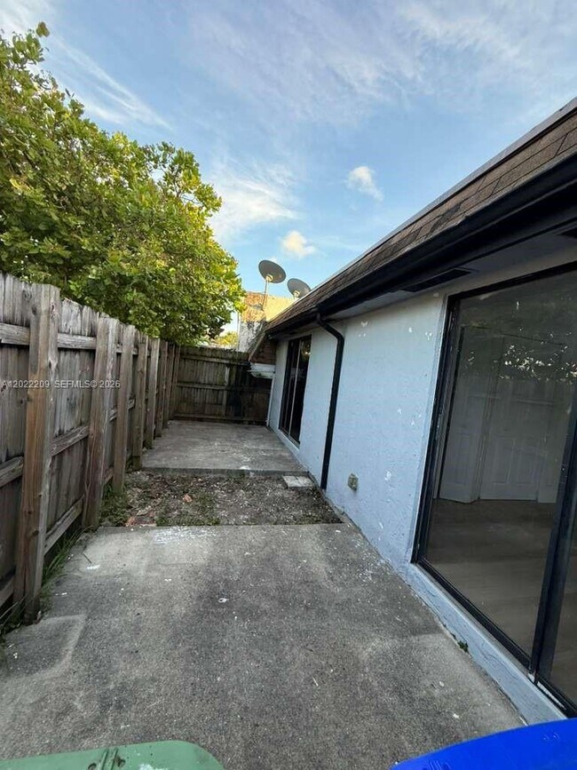 Building Photo - 1309 NW 8th Ave