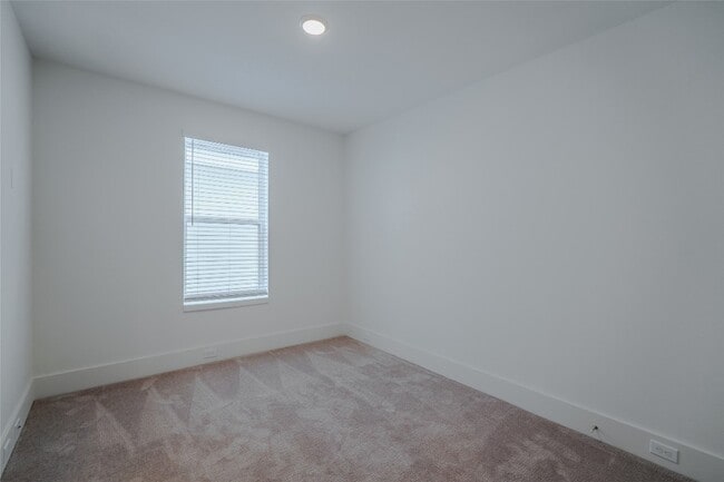 Building Photo - 7609 Victory Reserve St