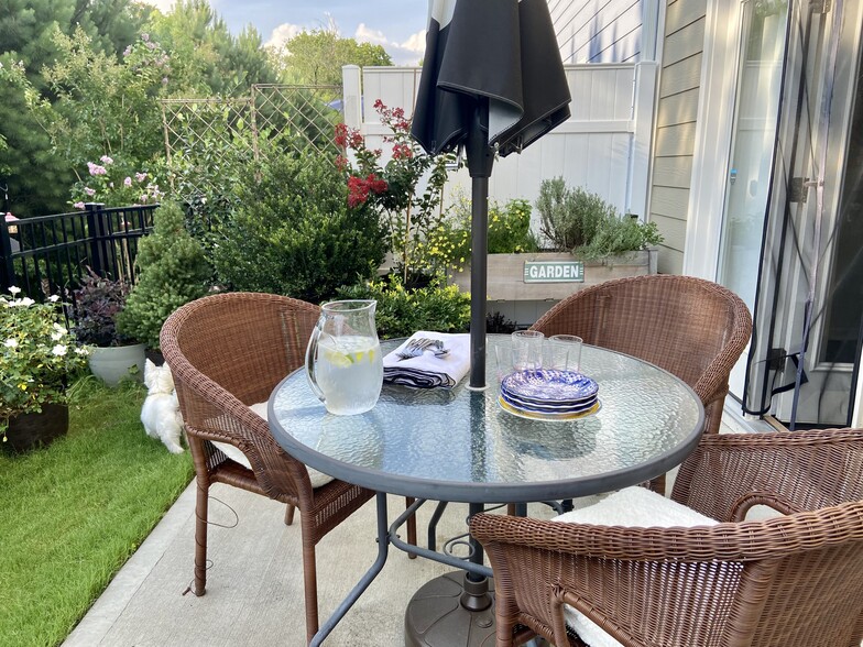 Building Photo - 615 Metro Sta