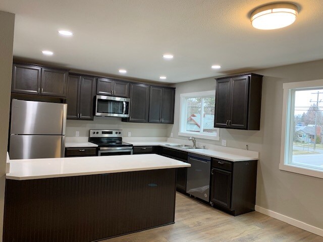 Large kitchen with stainless aplliances - 1503 E Mullan Ave